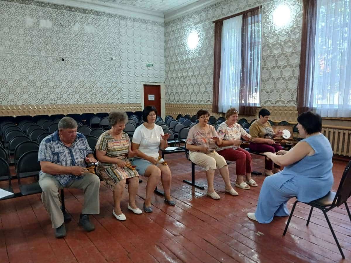Погружение в народную музыку: Мастер-класс по игре на ложках в Чигоракском сельском Доме культуры!