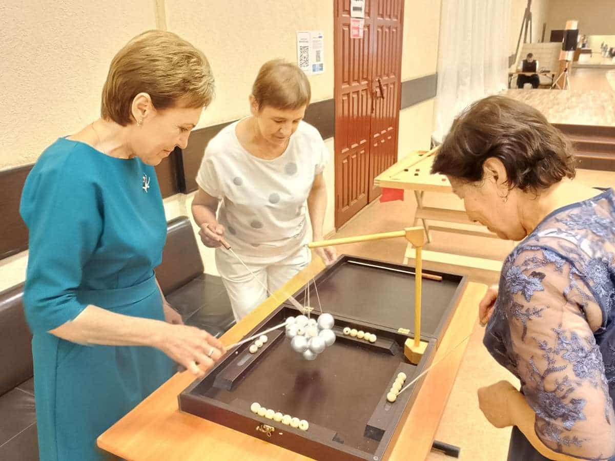24 июля в Центральном Дворце культуры «Звёздный» прошел очередной вечер настольных игр, направленный на организацию досуга пожилых людей. Проект «Твой ход!»